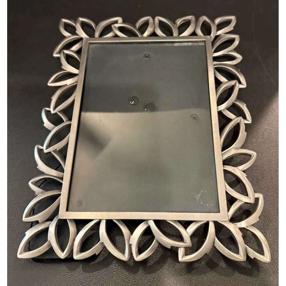 Picture Frame Silver Floral Petal Border Metal Tabletop 4x6 Free Standing Boho